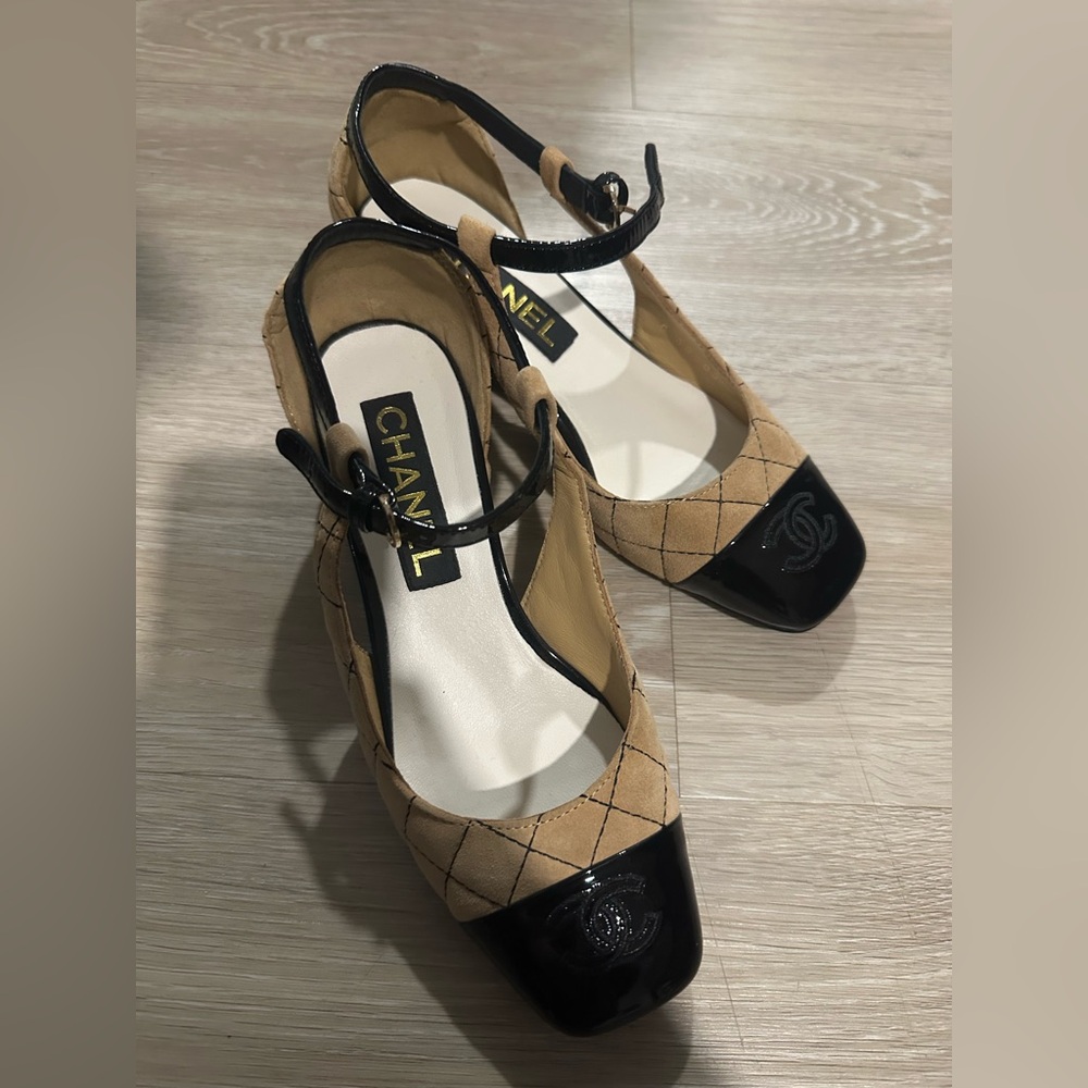 CHANEL Beige Quilted Suede and Black Patent Slingback Mules
